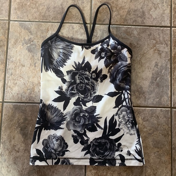 White floral lulu size 4 fitted tank - Picture 1 of 3